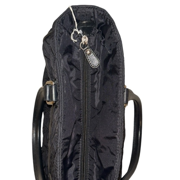 Excellent Chanel Paris New York Tote - Picture 5 of 15